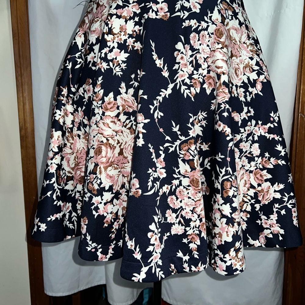 EUC-Juniors' Printed Mock-Neck Crochet-Trim Fit & Flare Dress Size 13/14 - Picture 7 of 13